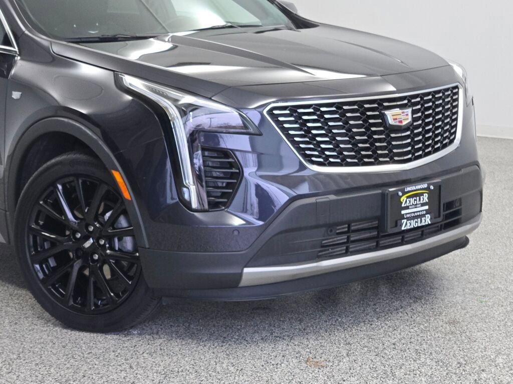 Used 2023 Cadillac XT4 Premium Luxury w/ Technology Package image 2