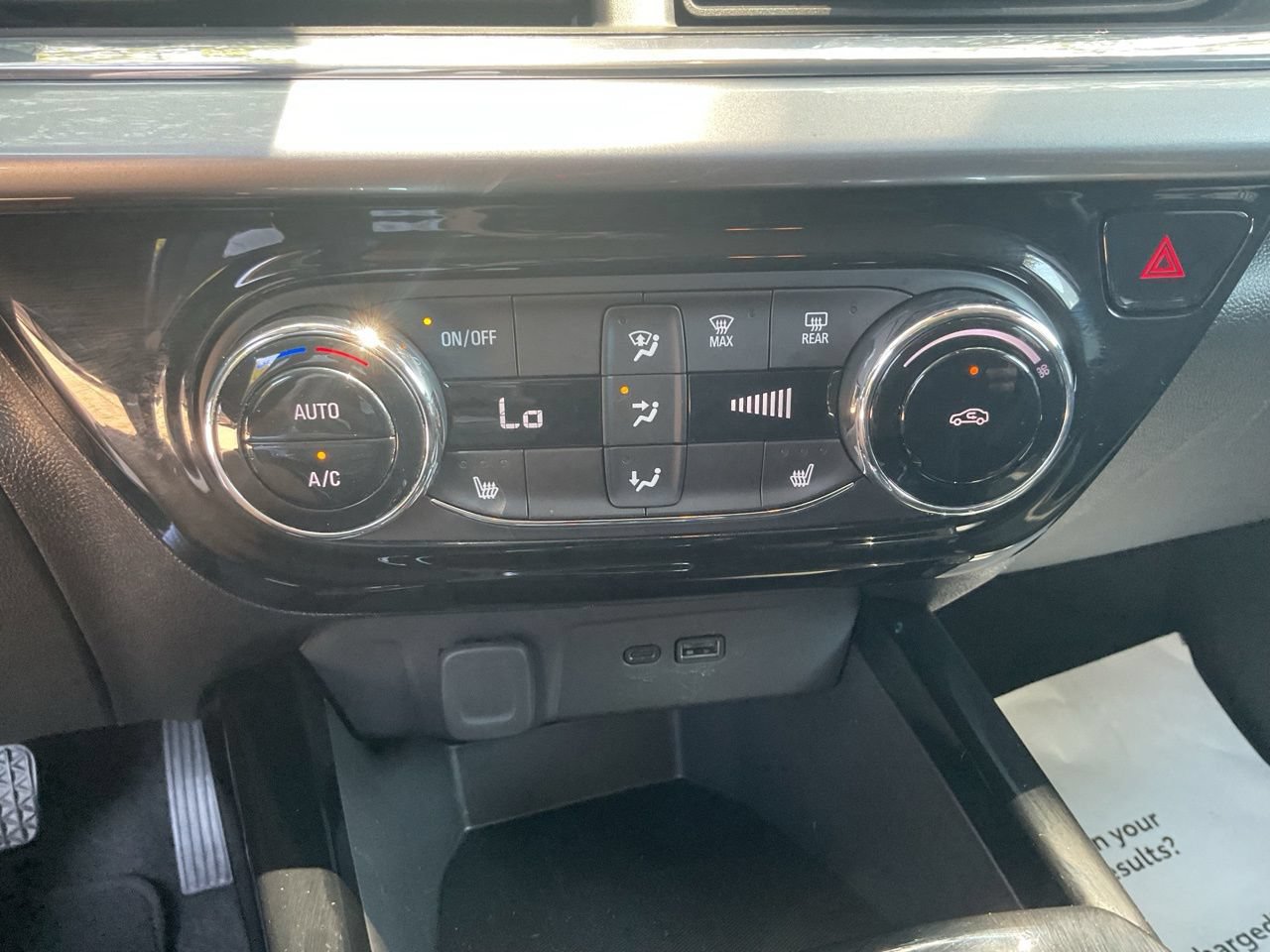Used 2025 Chevrolet Trax LT w/ LT Convenience Package FWD image 24