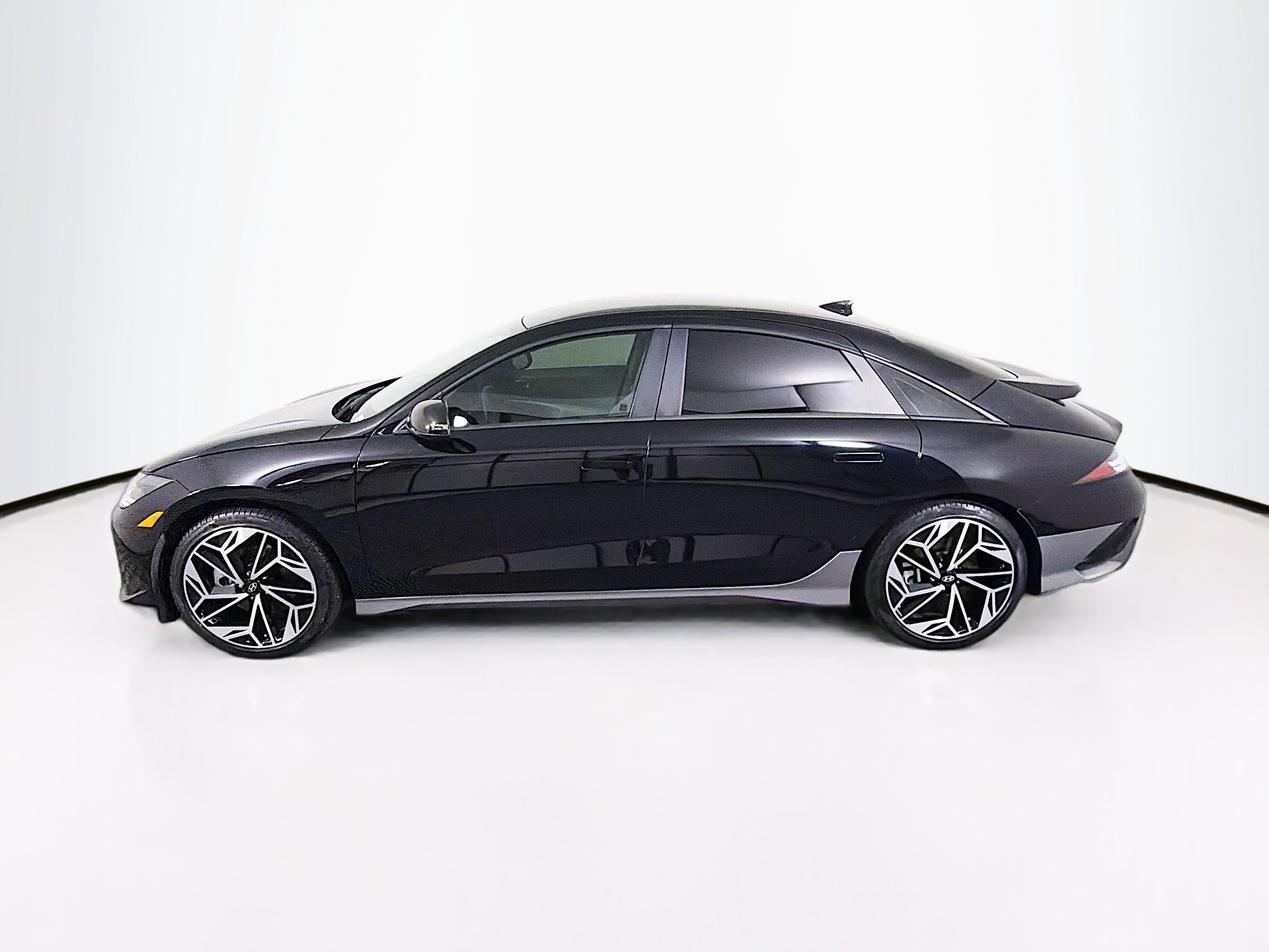 Used 2024 Hyundai Ioniq 6 SEL RWD image 4