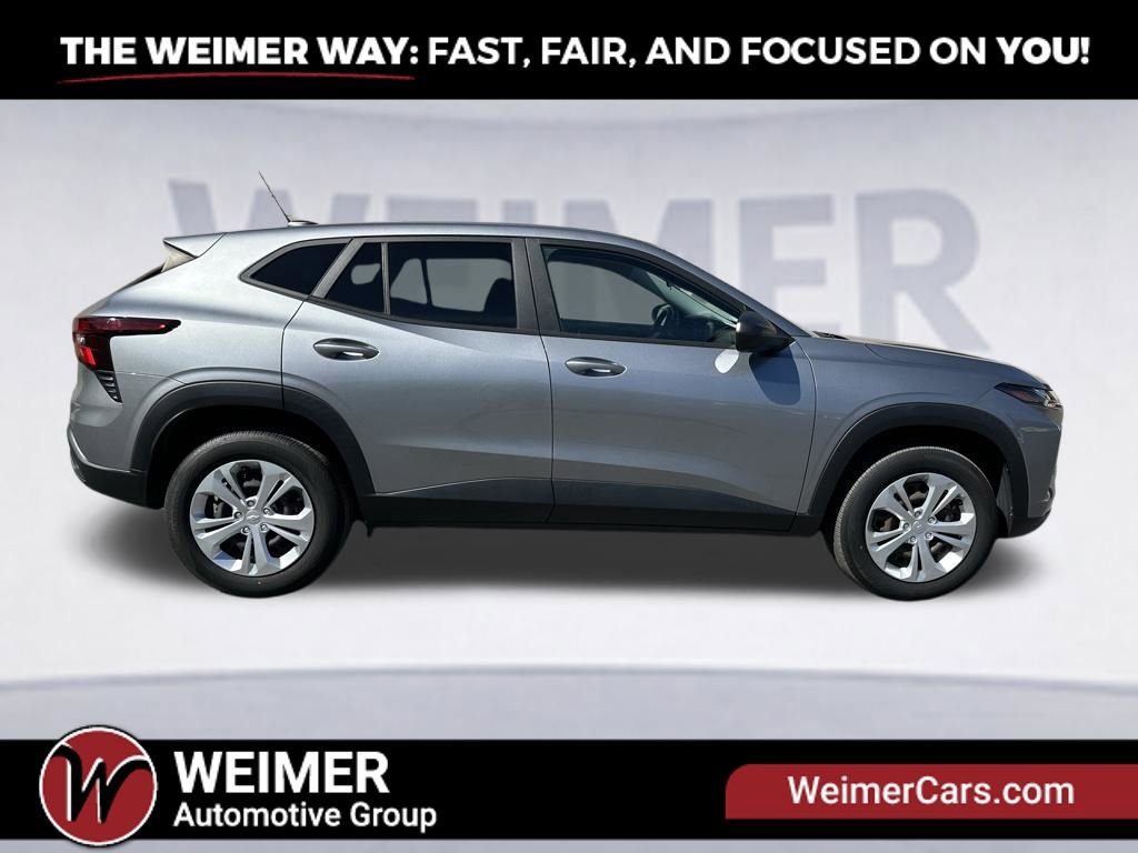 Used 2024 Chevrolet Trax LS w/ Driver Confidence Package FWD image 7