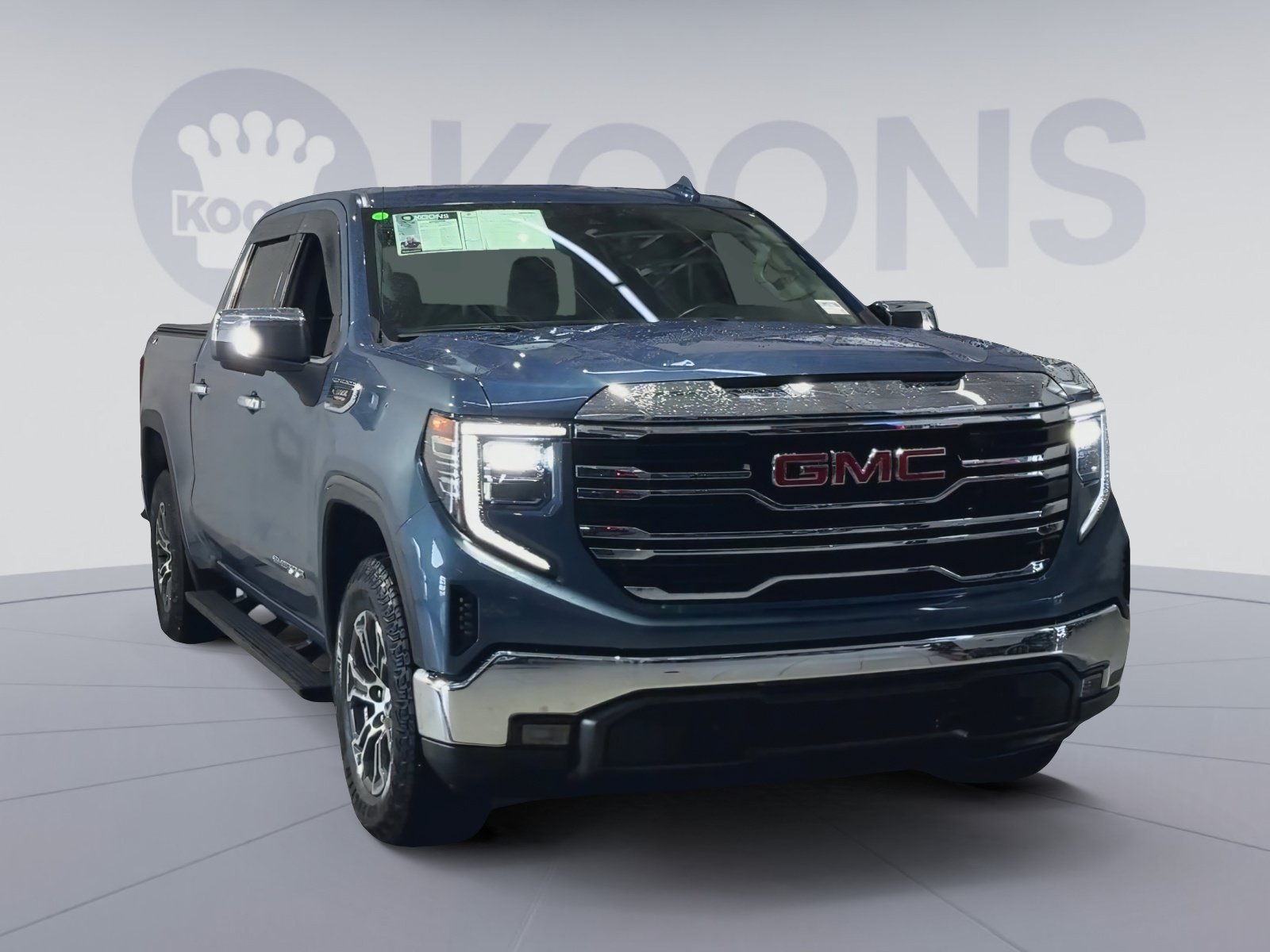 Used 2024 GMC Sierra 1500 SLT w/ X31 Off-Road Package AWD/4WD image 4