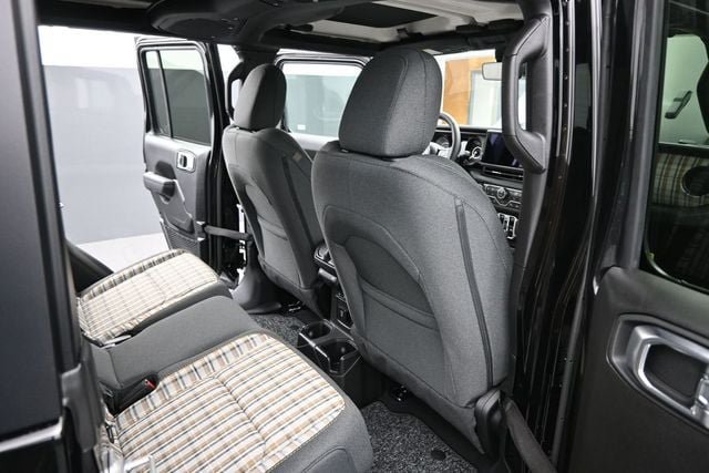New 2026 Jeep Gladiator Sport AWD/4WD image 17