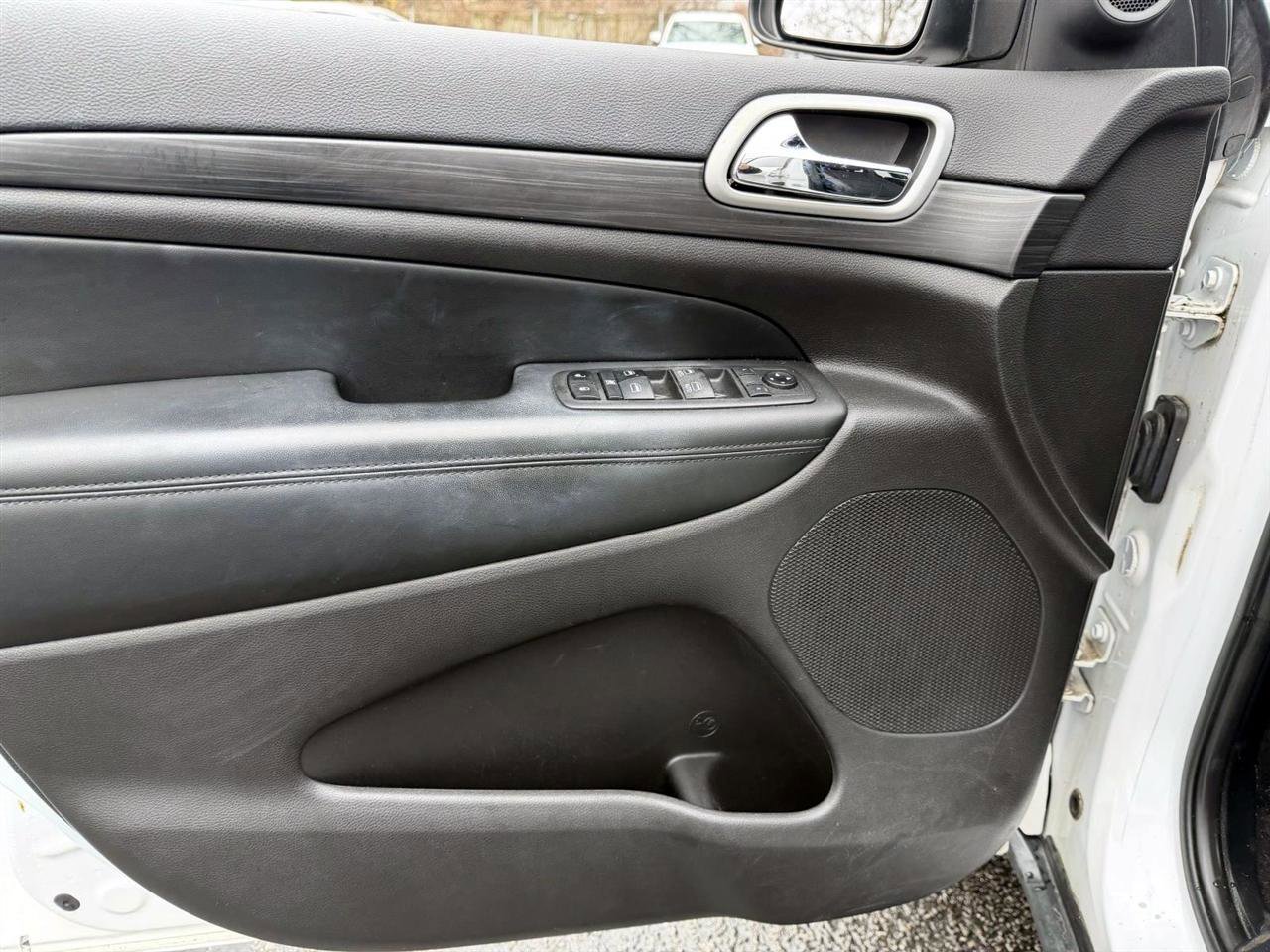 Used 2019 Jeep Grand Cherokee Laredo image 12
