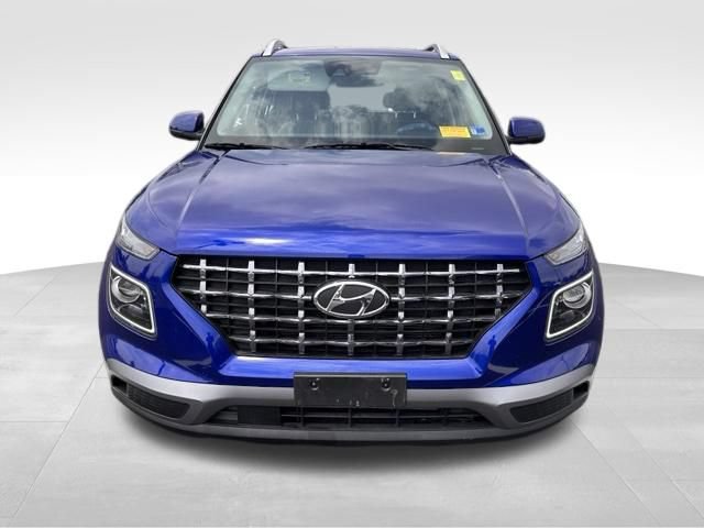 Used 2022 Hyundai Venue Limited w/ Cargo Package FWD image 11