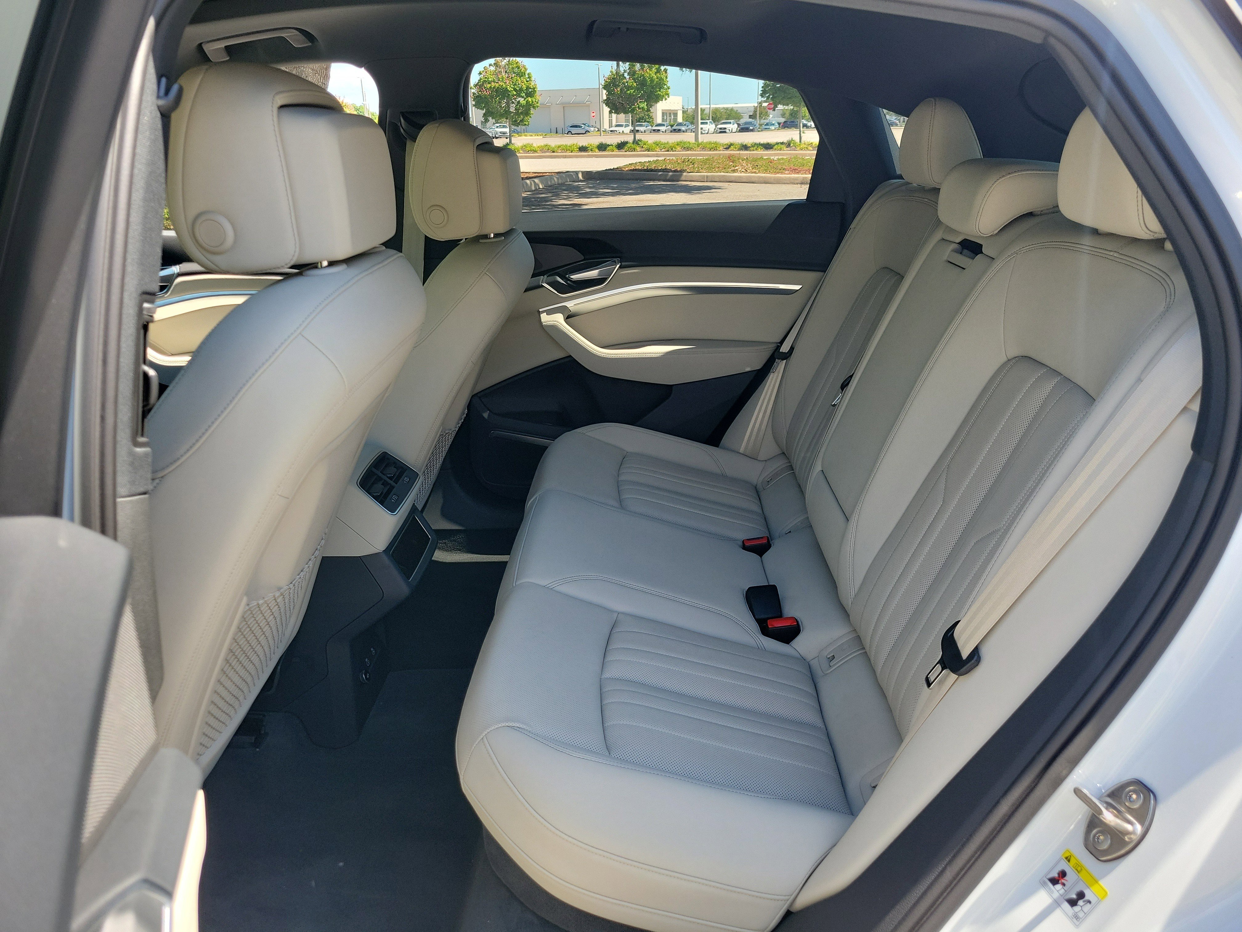 Used 2024 Audi Q8 e-tron Premium Plus w/ Premium Plus Package AWD/4WD image 16