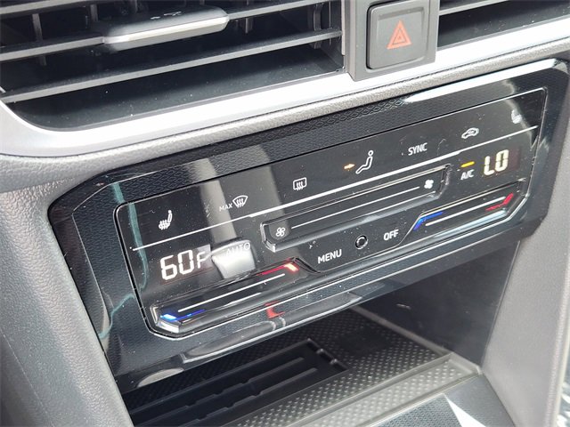 New 2025 Volkswagen Taos SE image 18