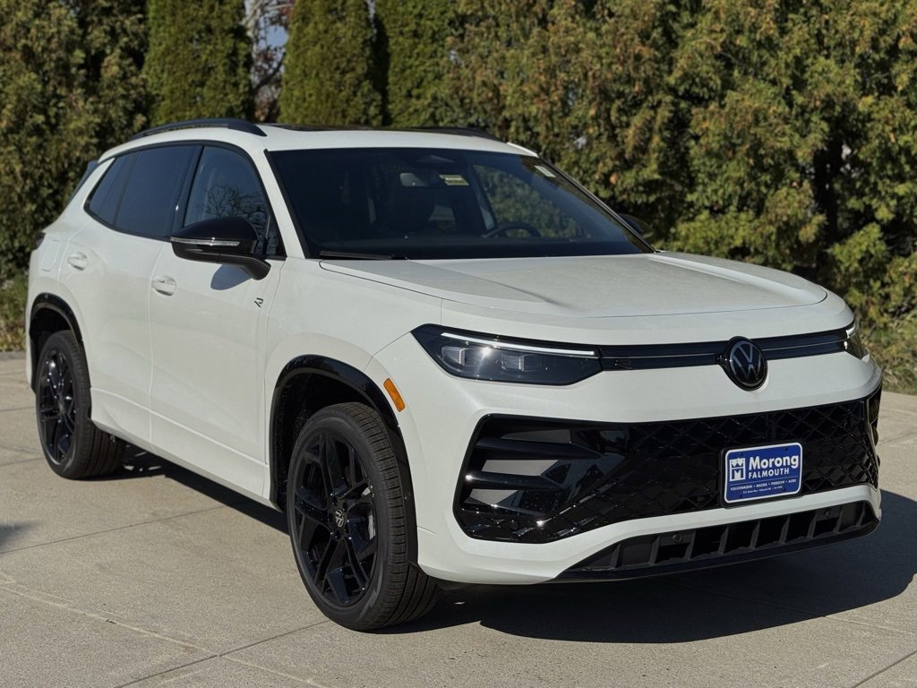 New 2025 Volkswagen Tiguan SE R-Line image 1
