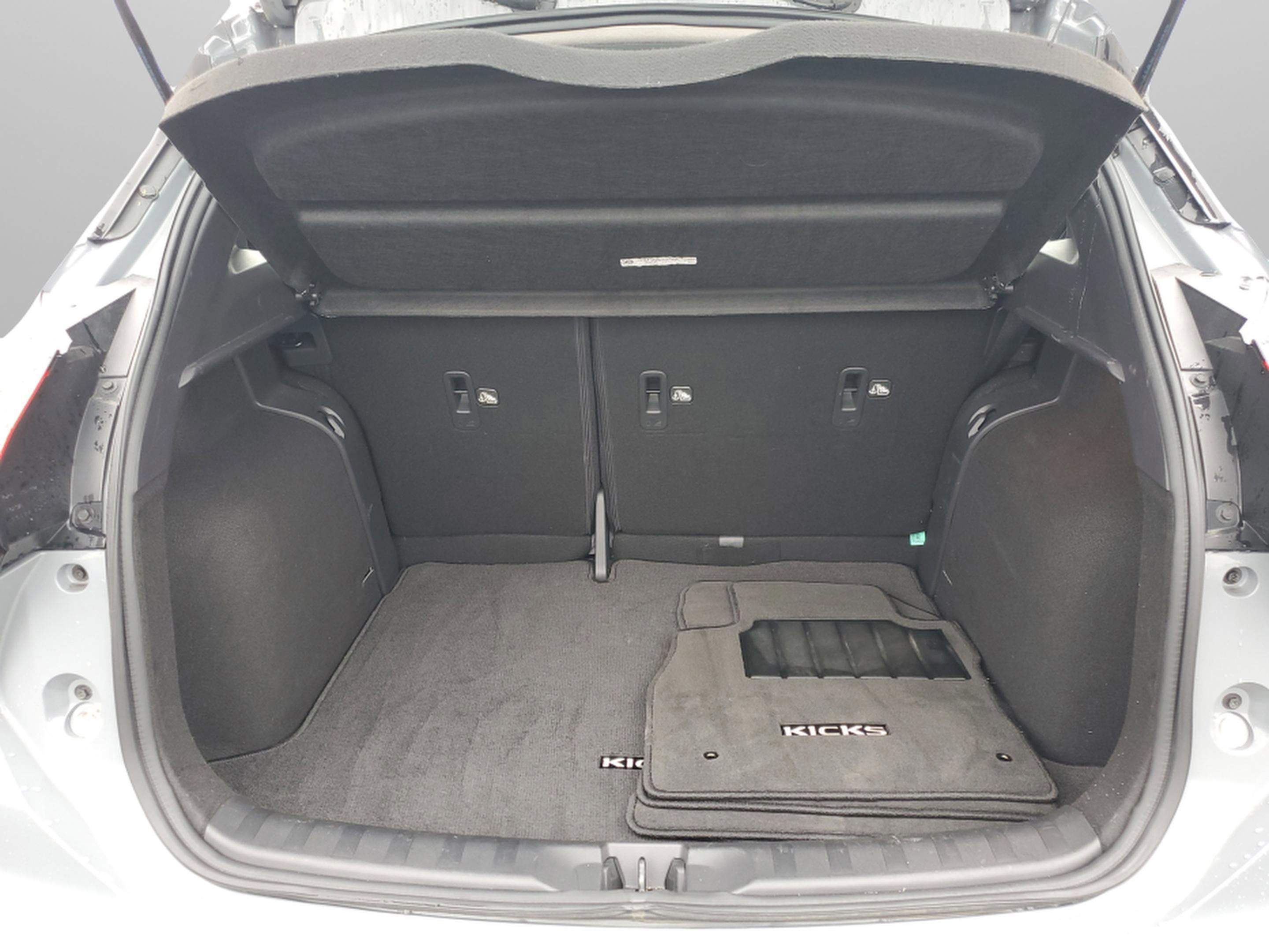 Used 2023 Nissan Kicks SR w/ SR Premium Package FWD image 7