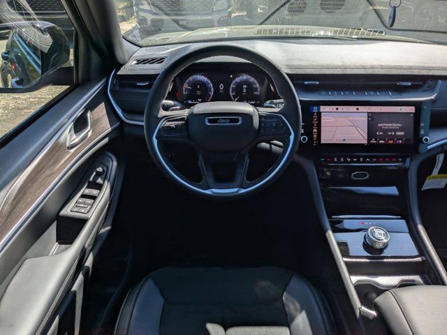 New 2026 Jeep Grand Cherokee Altitude image 17