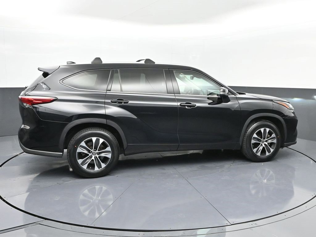 Certified 2021 Toyota Highlander XLE image 28