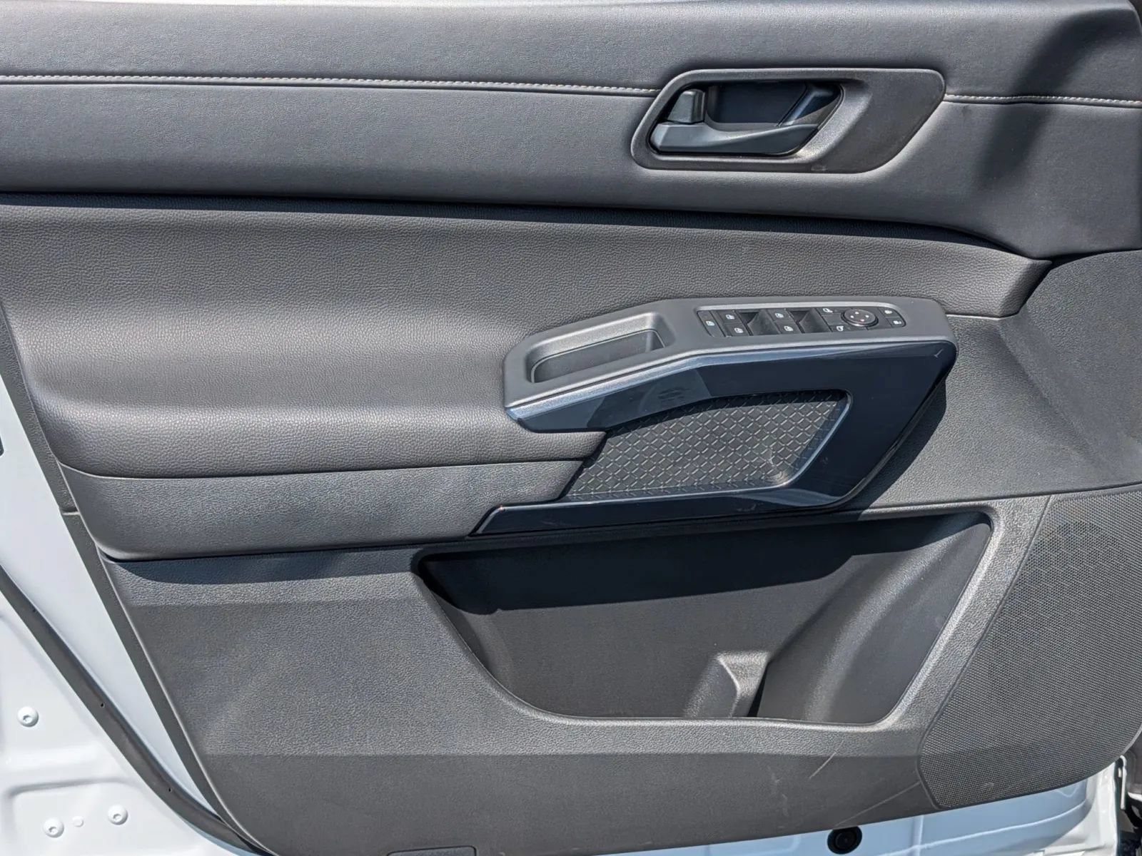 New 2026 Nissan Pathfinder SV w/ SV Premium Package FWD image 10