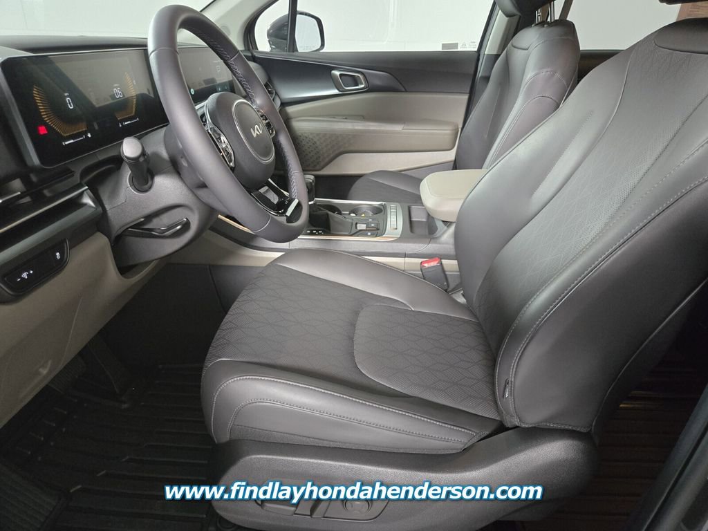 Used 2026 Kia Carnival FWD image 14