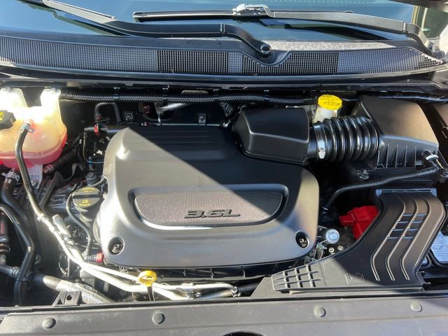 Used 2023 Chrysler Pacifica Touring-L image 36