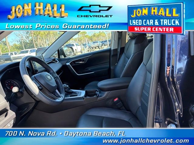 Used 2021 Toyota RAV4 XLE Premium image 17