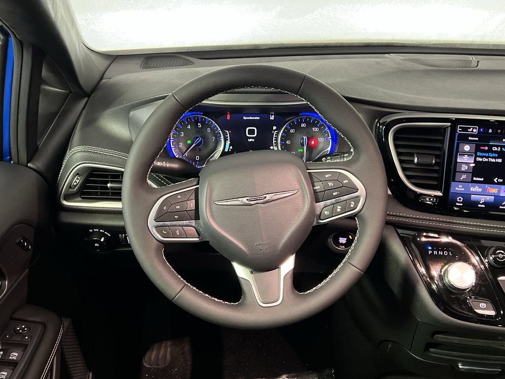 New 2026 Chrysler Pacifica Select image 28