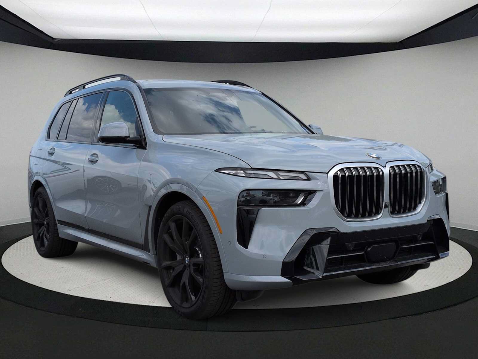 Used 2026 BMW X7 xDrive40i w/ M Sport Package AWD/4WD image 2