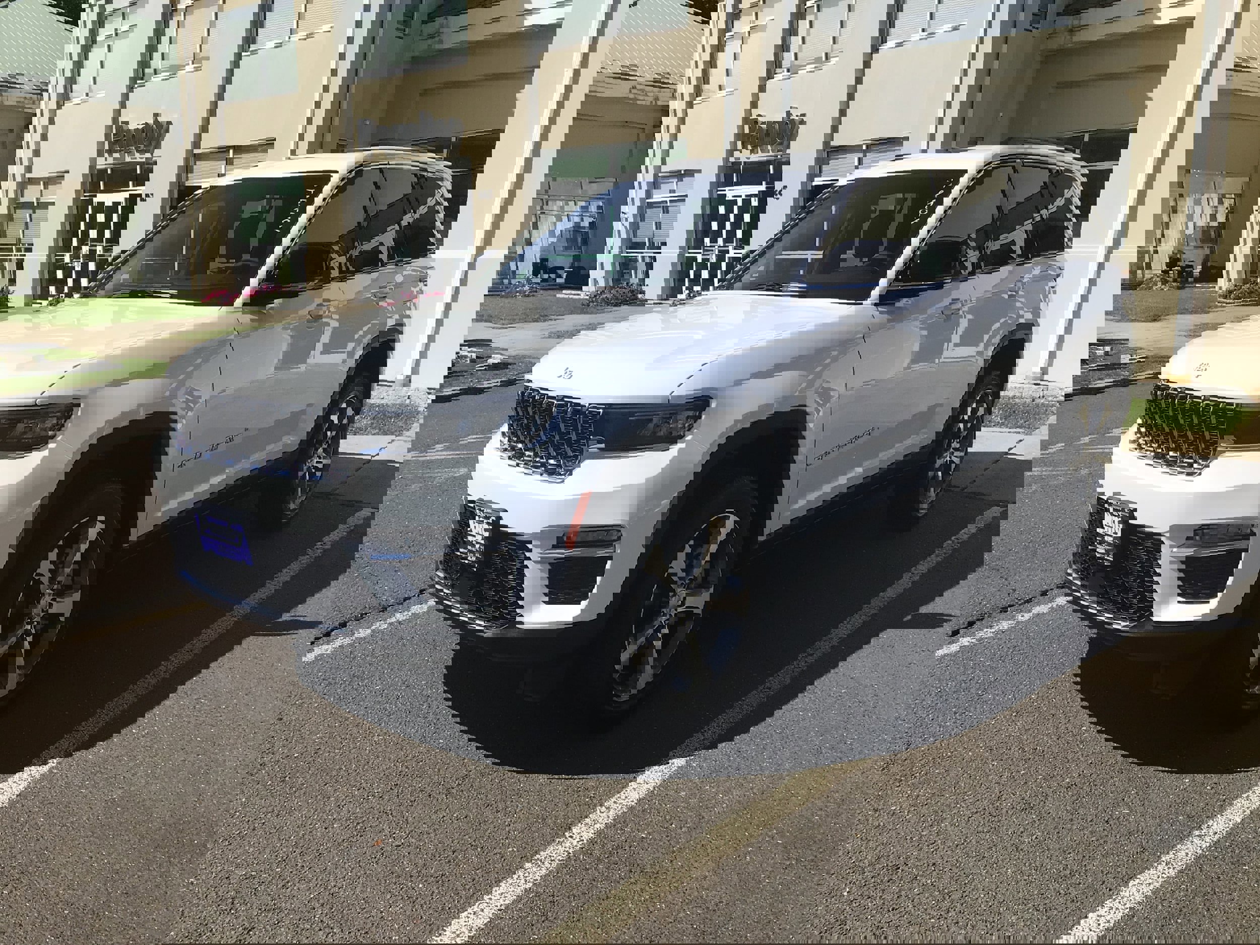 New 2025 Jeep Grand Cherokee Limited AWD/4WD image 3