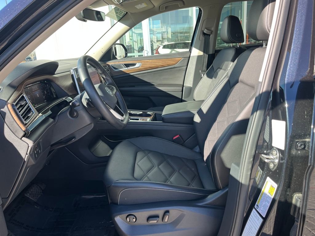 Certified 2025 Volkswagen Atlas SE image 11