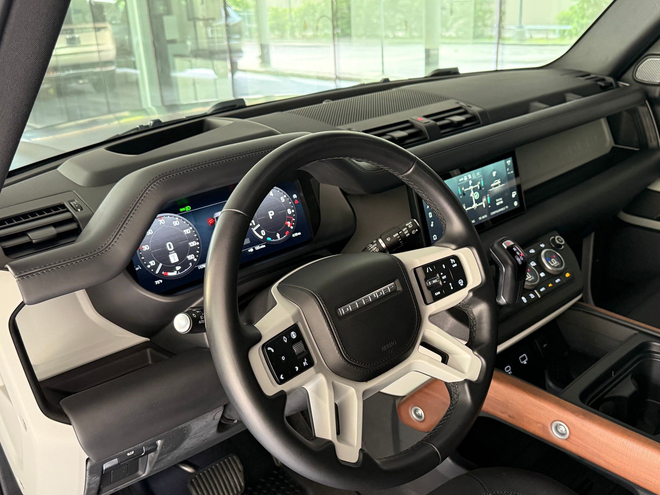 Certified 2024 Land Rover Defender 110 X-Dynamic SE image 4