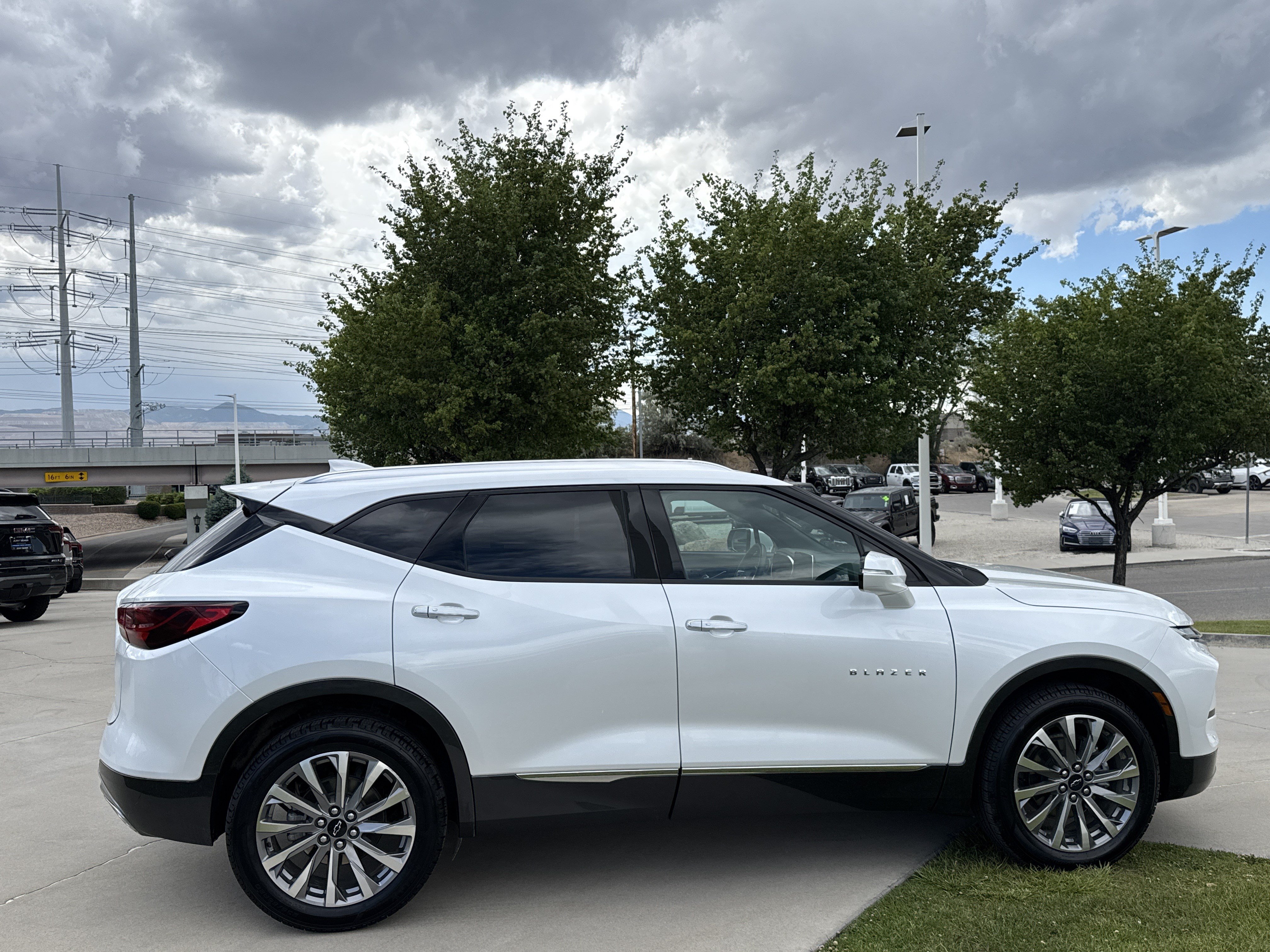 Used 2023 Chevrolet Blazer Premier w/ Enhanced Convenience Package AWD/4WD image 6