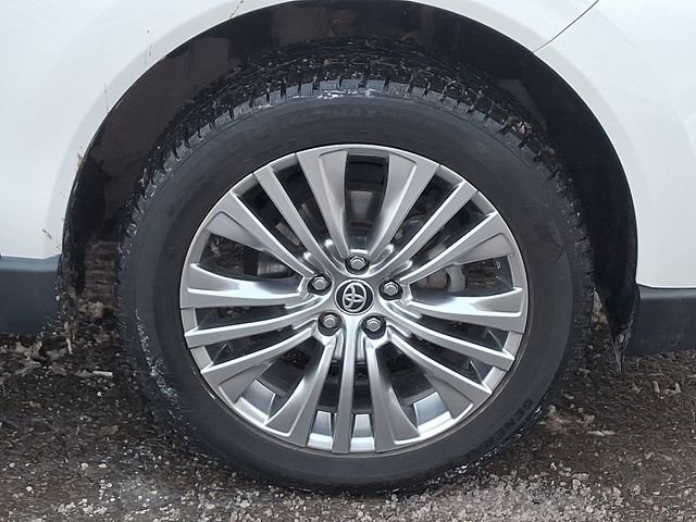 Used 2021 Toyota Venza XLE w/ Softex Package image 8