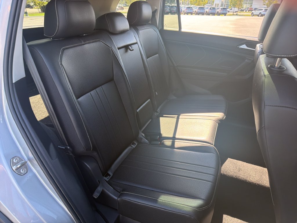 Certified 2023 Volkswagen Tiguan SE w/ Panoramic Sunroof Package AWD/4WD image 24