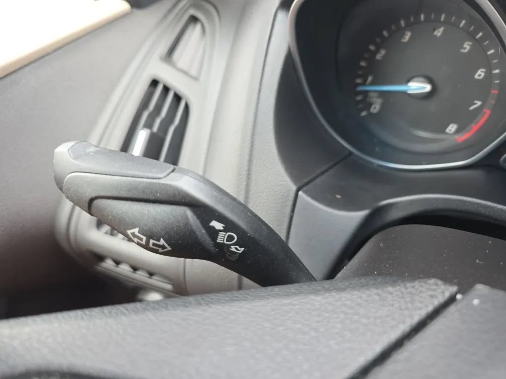 Used 2014 Ford Focus SE w/ SE Winter Package FWD image 19