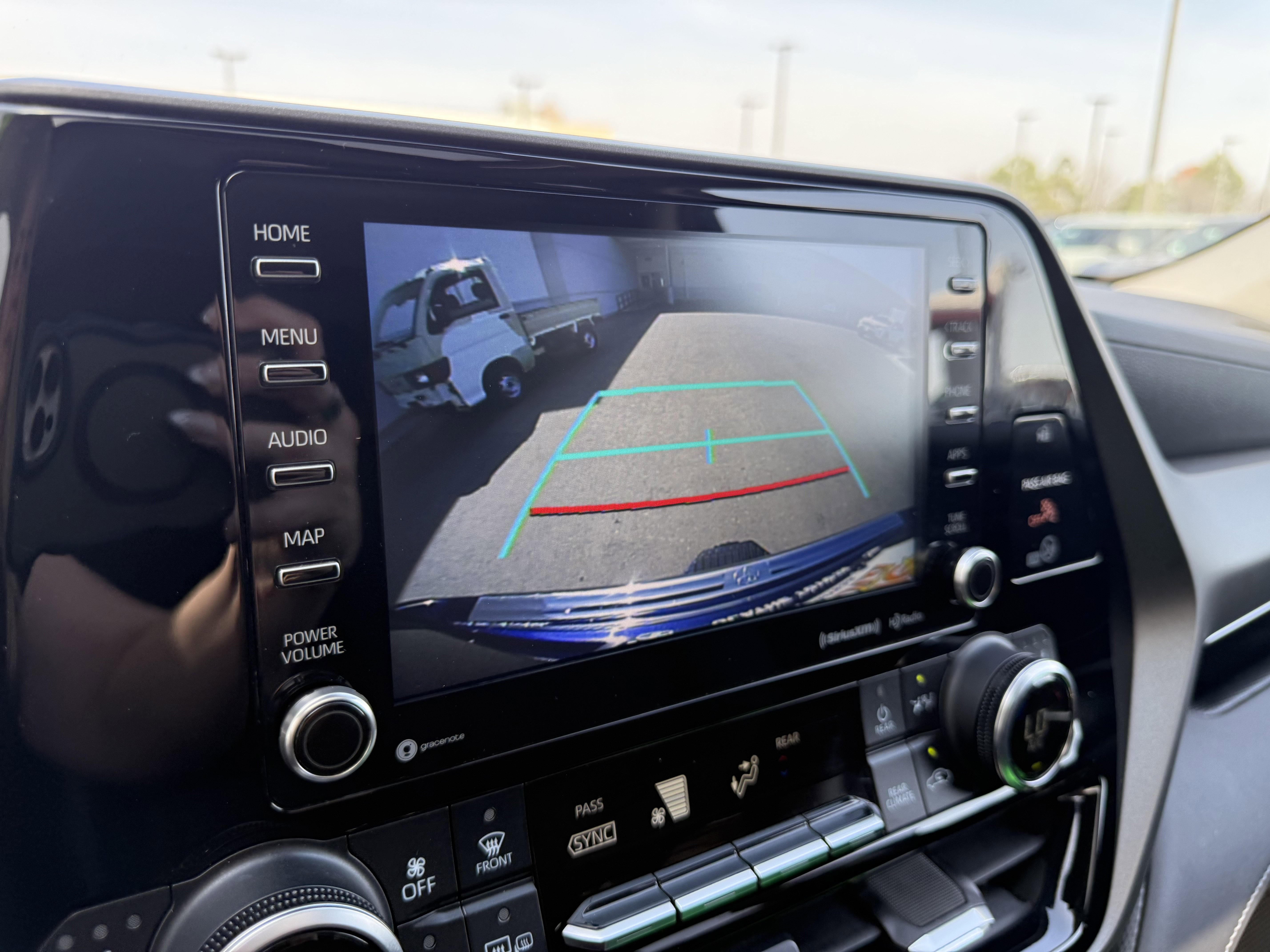 Used 2020 Toyota Highlander XLE image 11