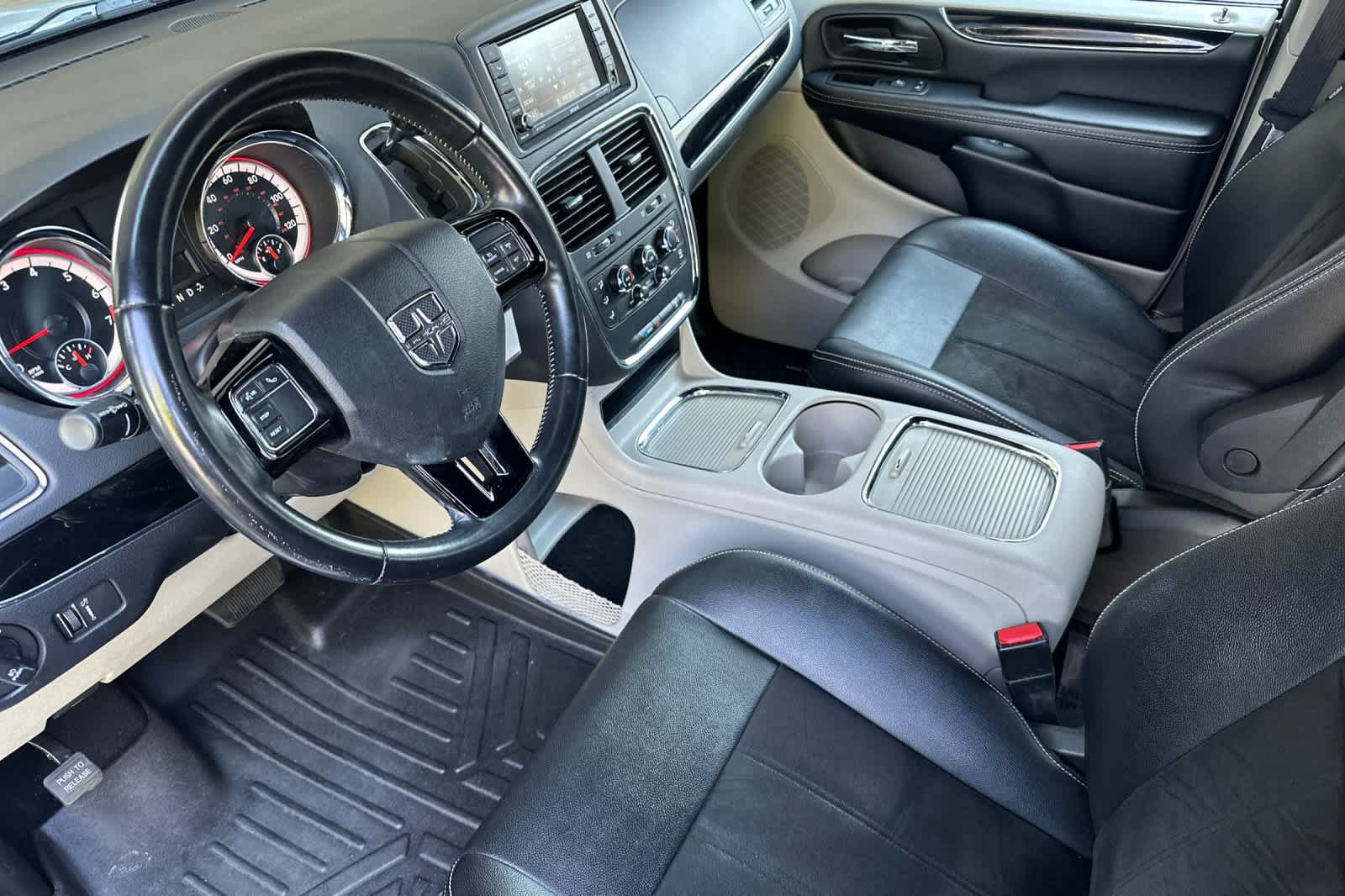 Used 2019 Dodge Grand Caravan SXT FWD image 11