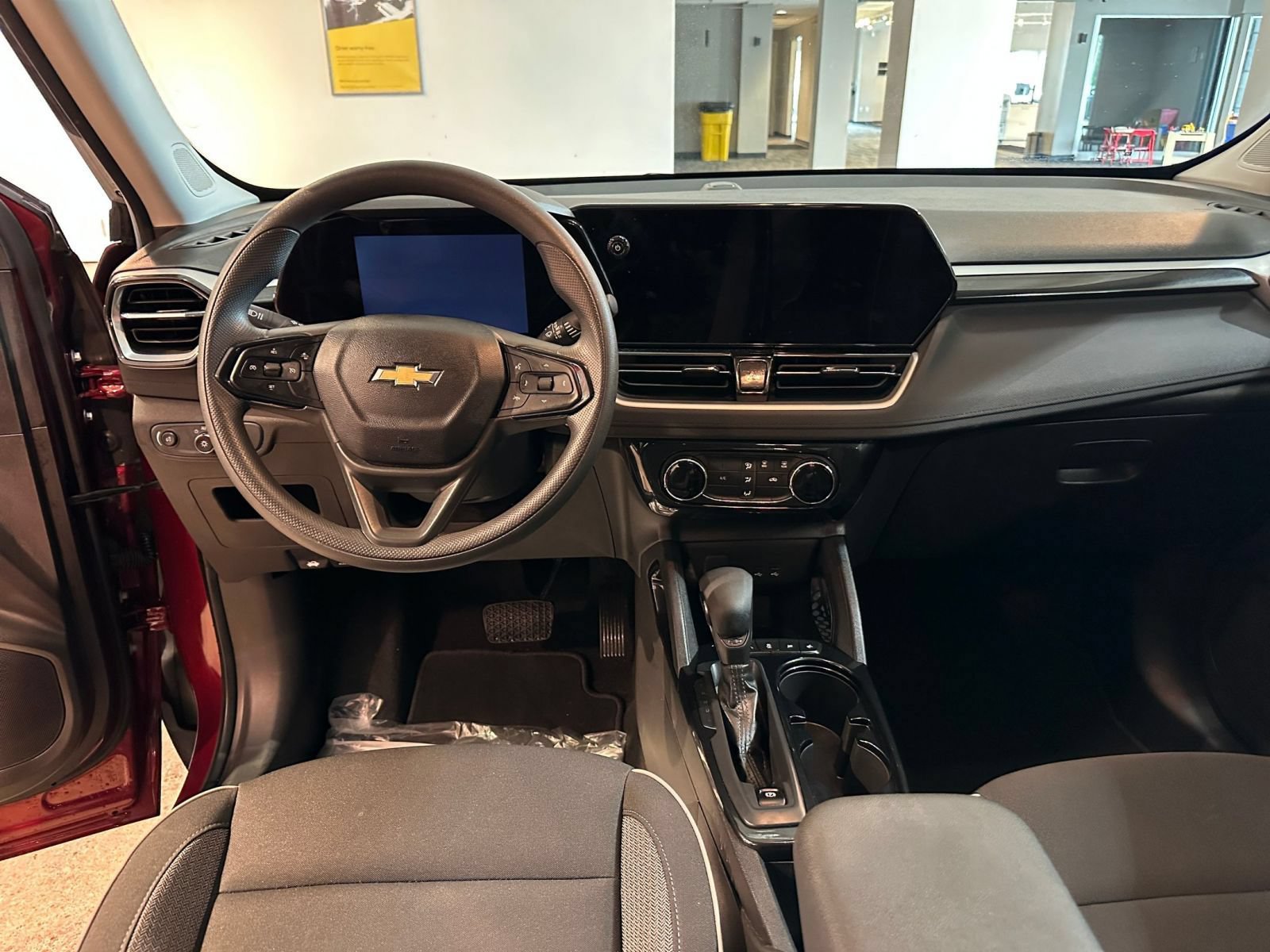 Used 2025 Chevrolet TrailBlazer LT FWD image 33