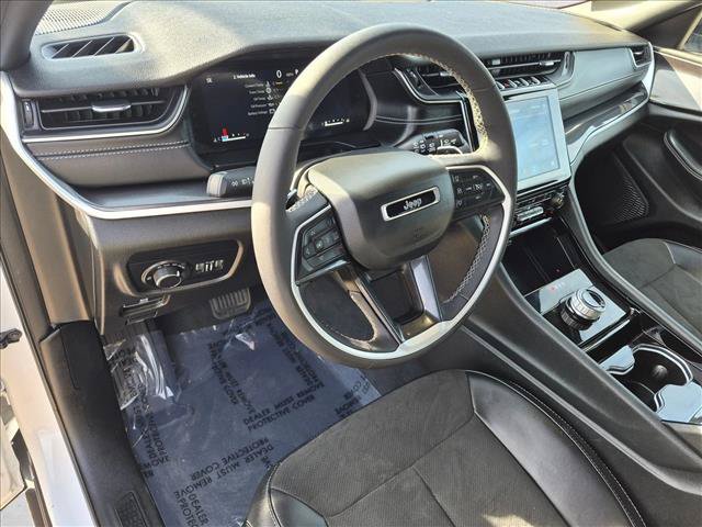 Used 2023 Jeep Grand Cherokee Altitude AWD/4WD image 10