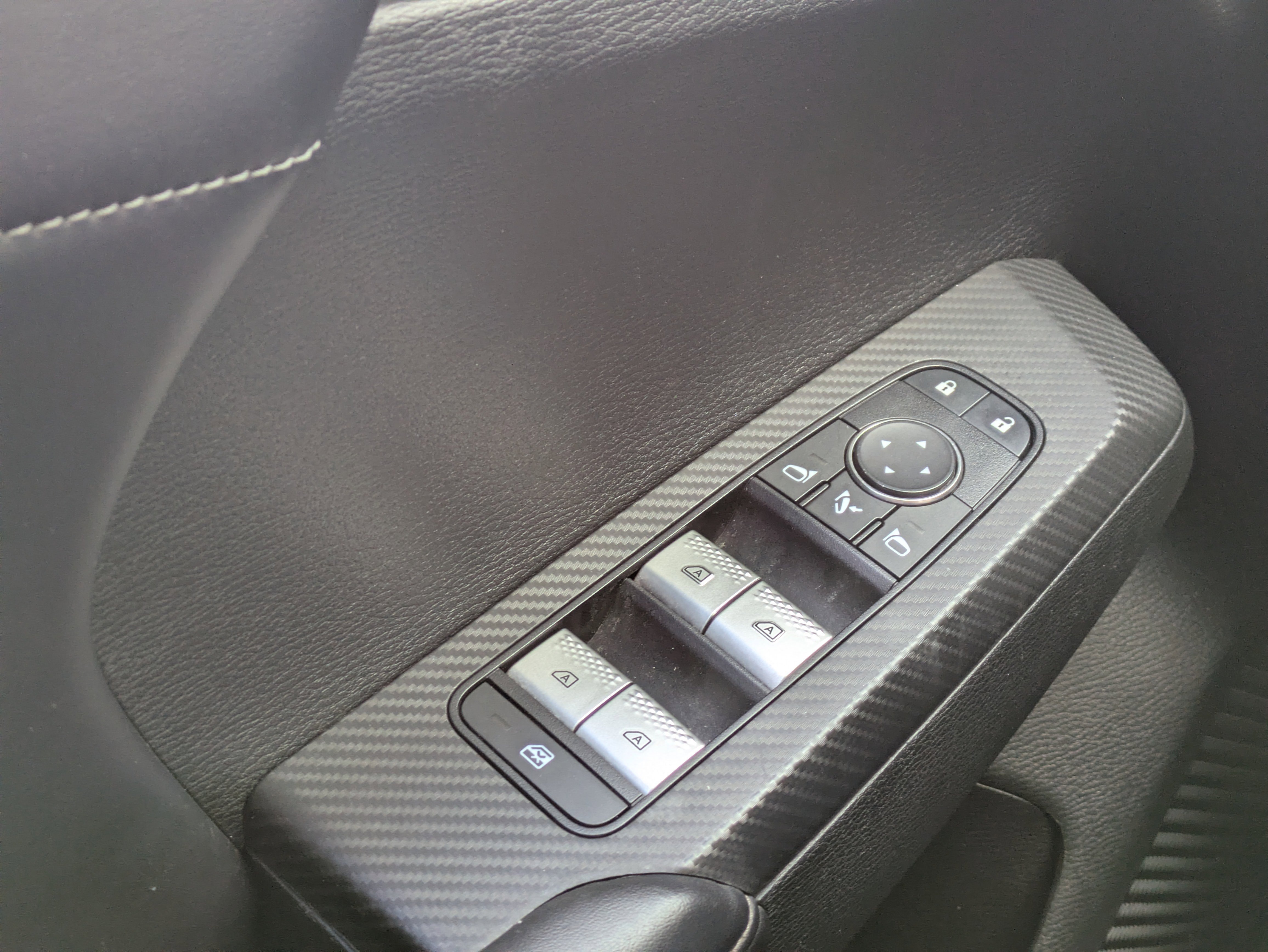 Used 2024 Mitsubishi Outlander SE image 27