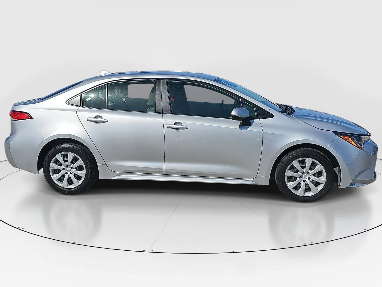 Used 2023 Toyota Corolla LE w/ Carpet Mat Package (TMS) FWD image 4