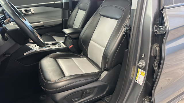 Used 2022 Ford Explorer XLT w/ Equipment Group 202A AWD/4WD image 9