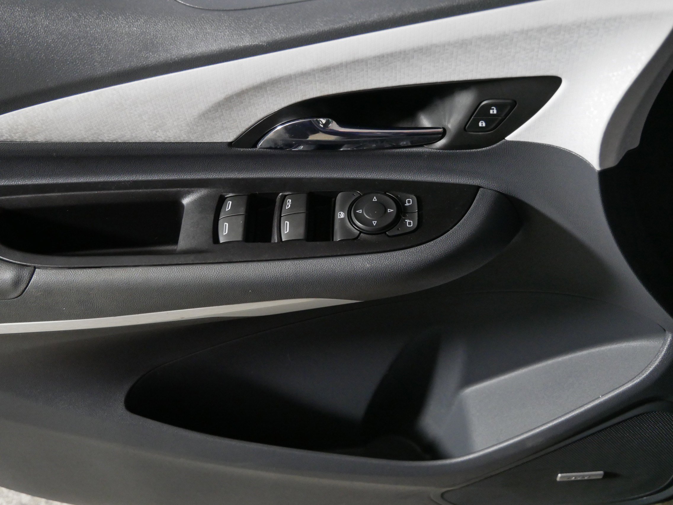 Used 2019 Chevrolet Bolt Premier w/ Infotainment Package image 19