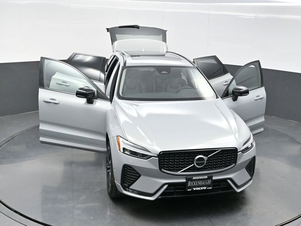 Used 2025 Volvo XC60 B5 Plus image 31
