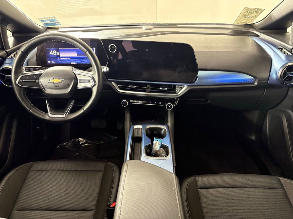 Used 2025 Chevrolet Equinox EV LT w/ Convenience Package image 39