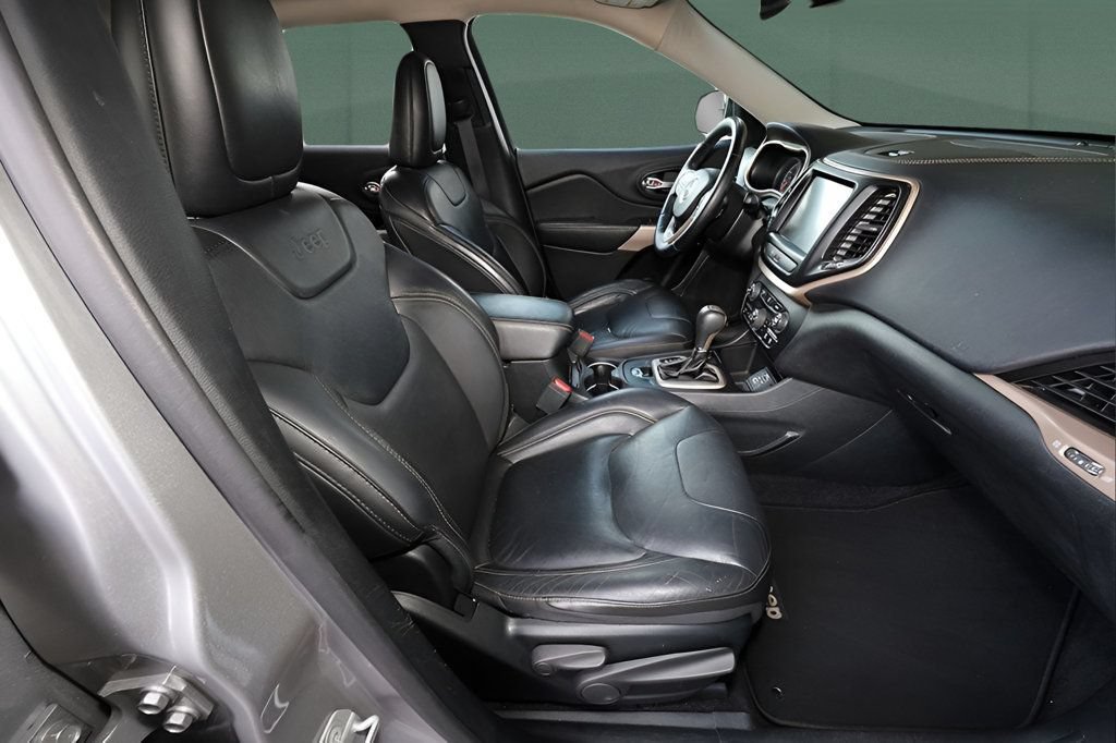 Used 2018 Jeep Cherokee Limited FWD image 12