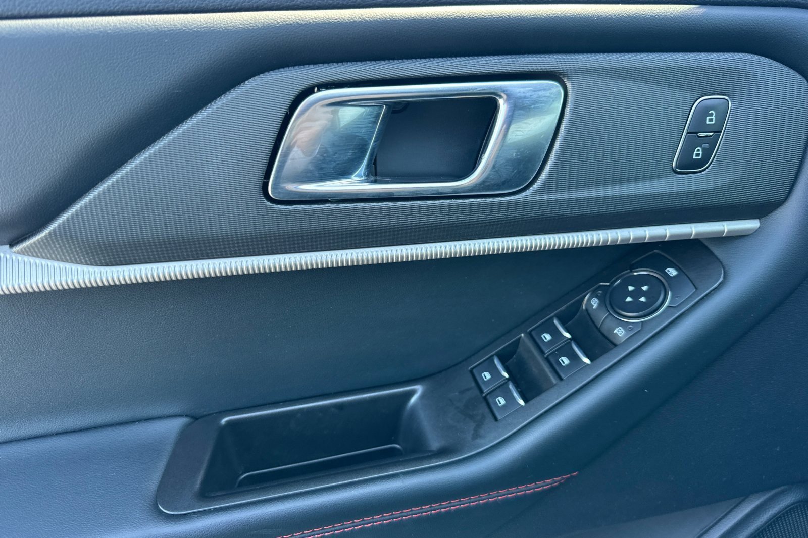 Used 2025 Ford Explorer ST-Line w/ ST-Line Street Pack image 10