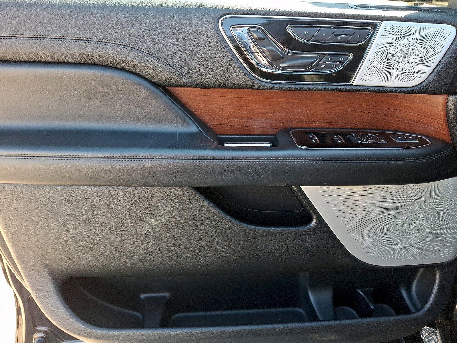 Certified 2020 Lincoln Navigator Reserve w/ Luxury Package image 11