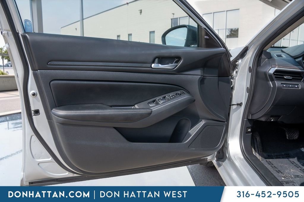 Used 2025 Nissan Altima 2.5 SV AWD/4WD image 15