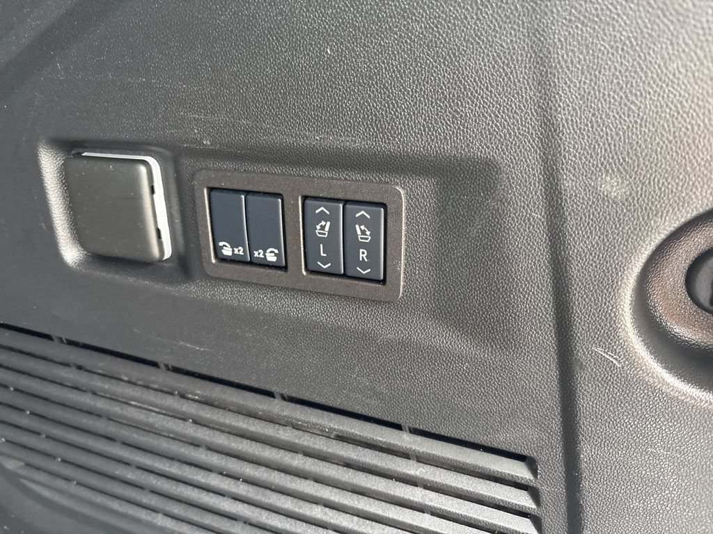 Certified 2025 GMC Yukon Denali AWD/4WD image 36