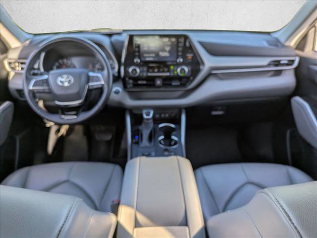 Used 2021 Toyota Highlander XLE image 17