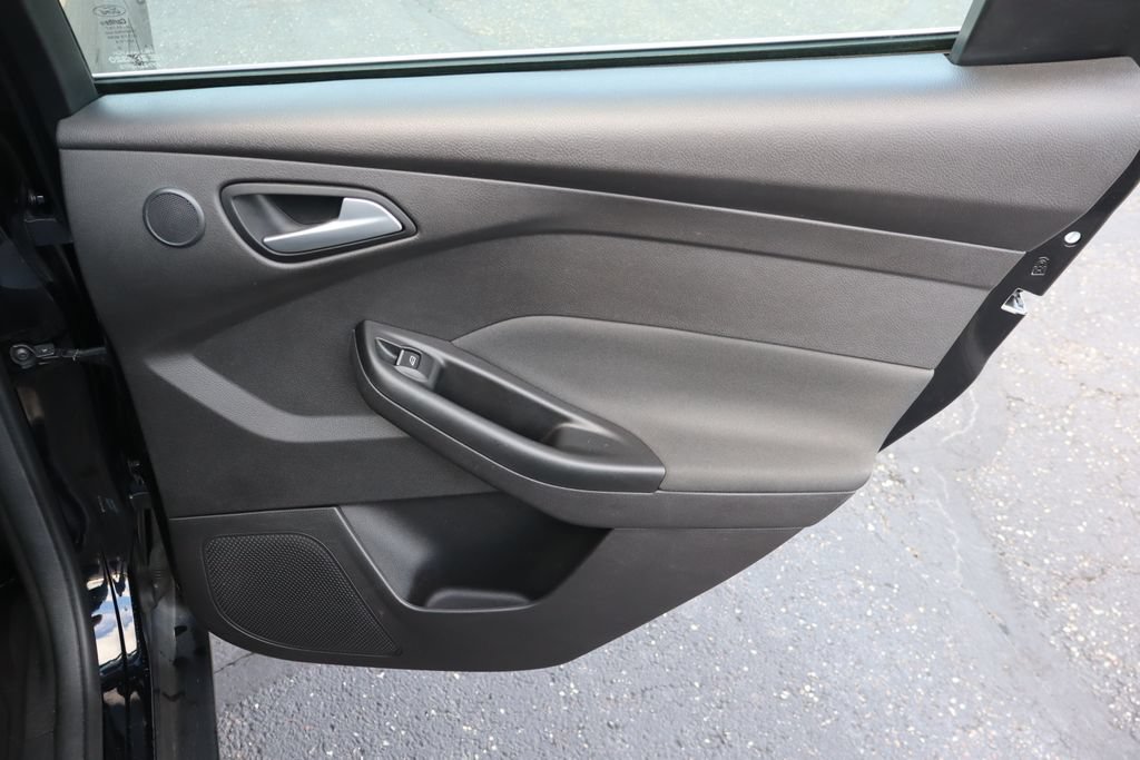Used 2018 Ford Focus Titanium FWD image 31