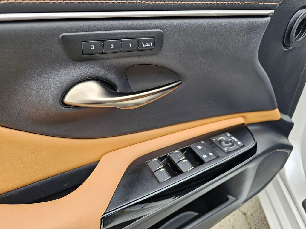 Used 2023 Lexus ES 250 w/ Premium Package image 24