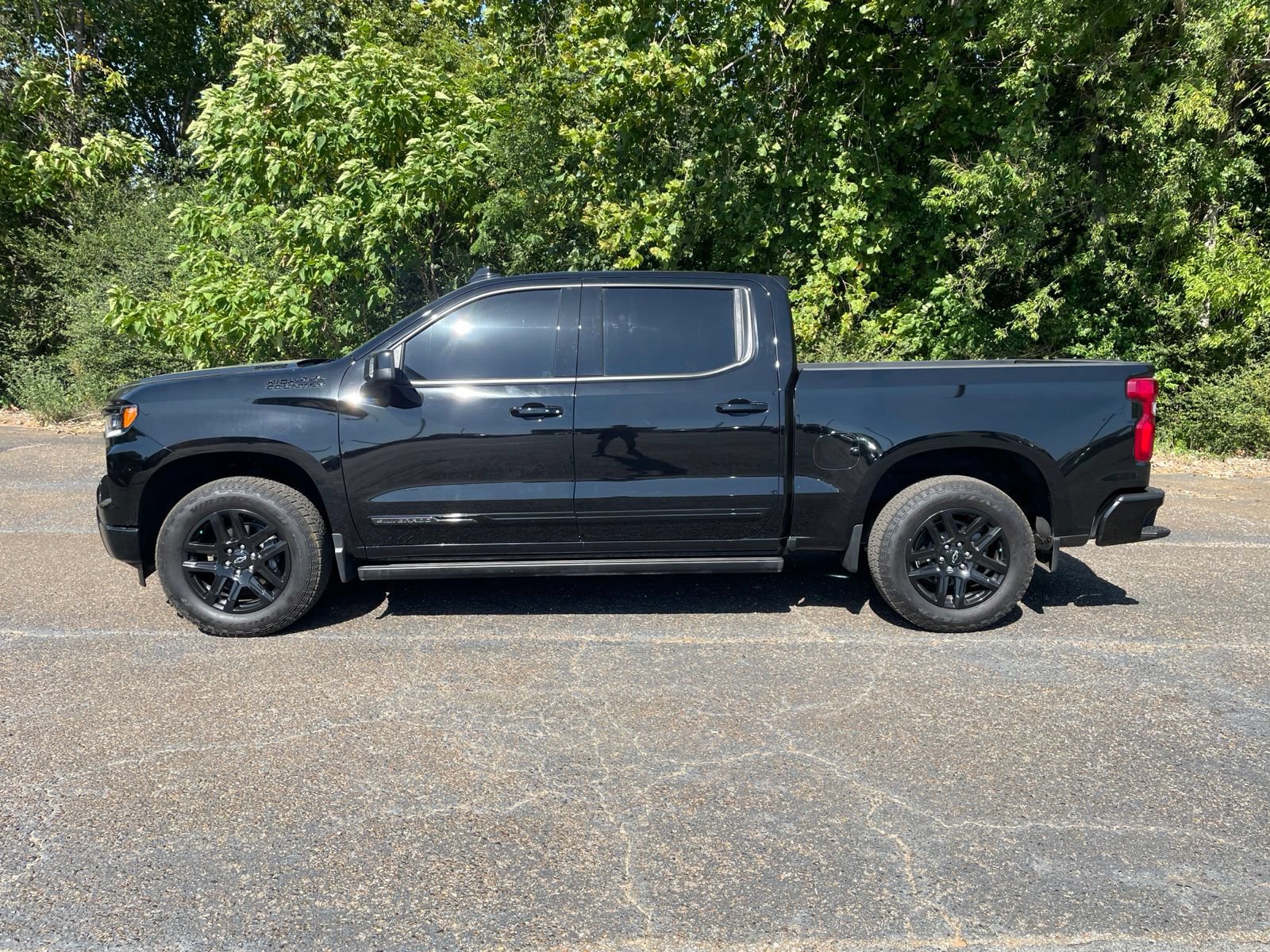 Used 2026 Chevrolet Silverado 1500 High Country w/ Midnight Edition AWD/4WD image 2