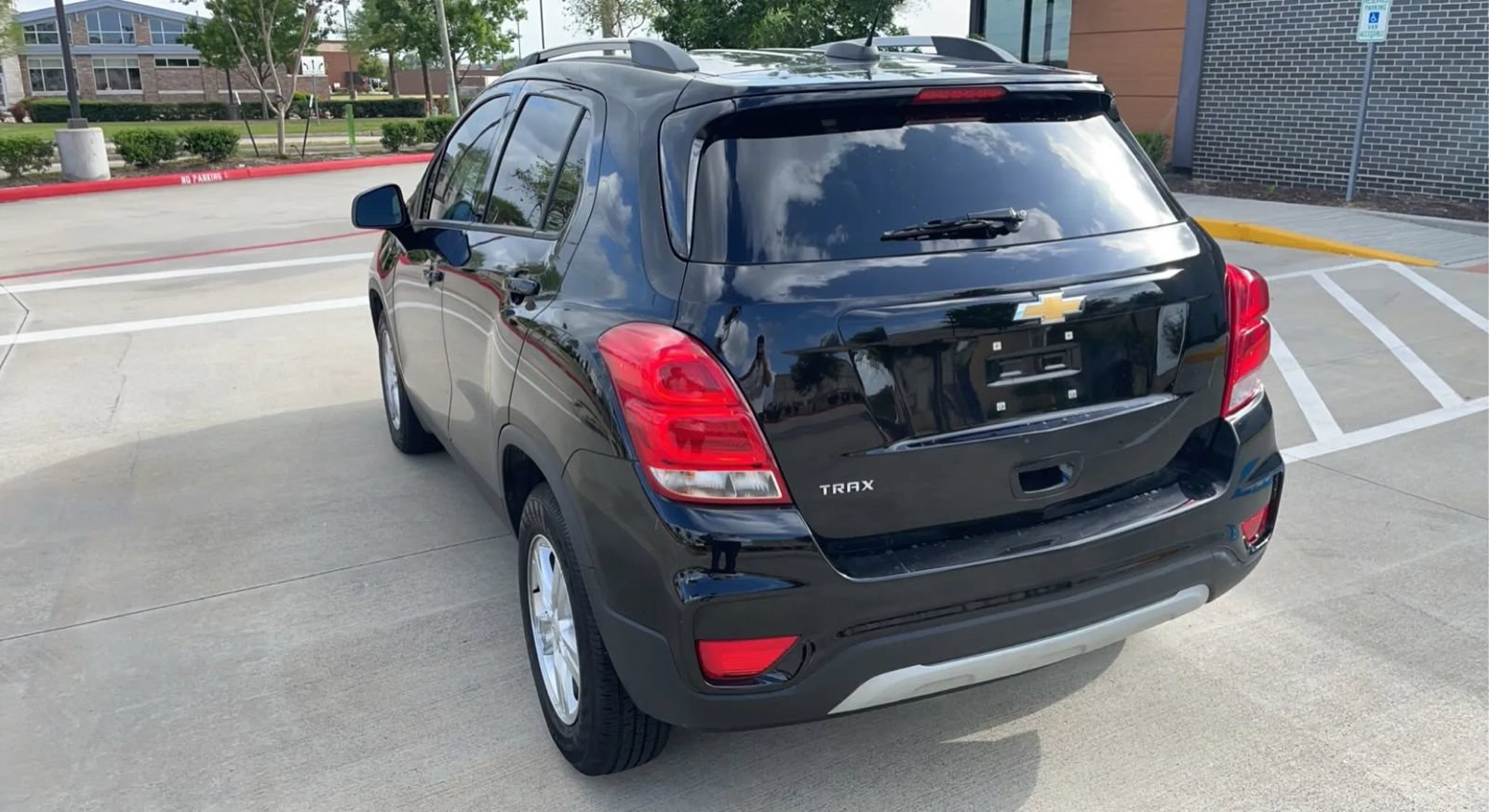 Used 2021 Chevrolet Trax LT w/ LT Convenience Package FWD image 18