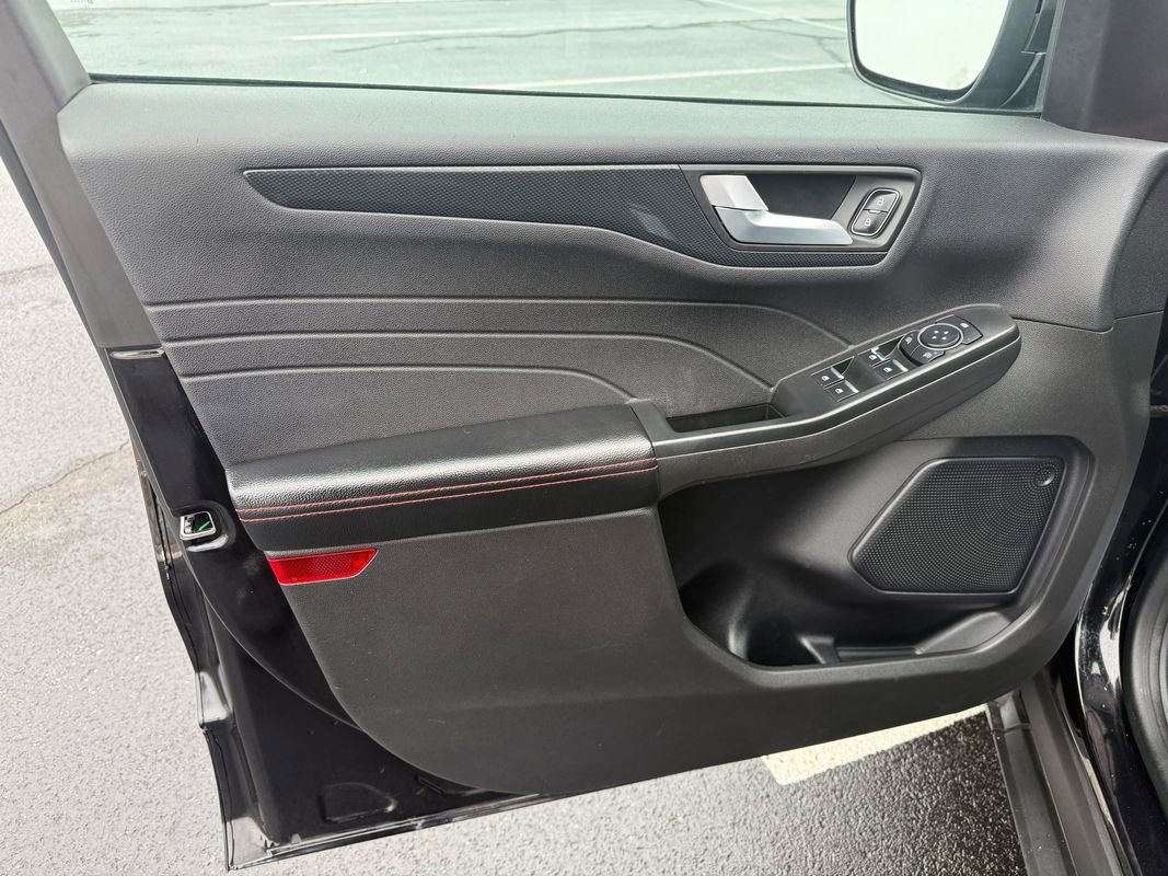 Used 2023 Ford Escape ST-Line w/ Tech Pack #1 image 9