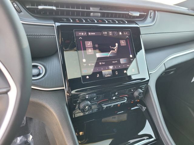 New 2025 Jeep Grand Cherokee Laredo RWD image 24
