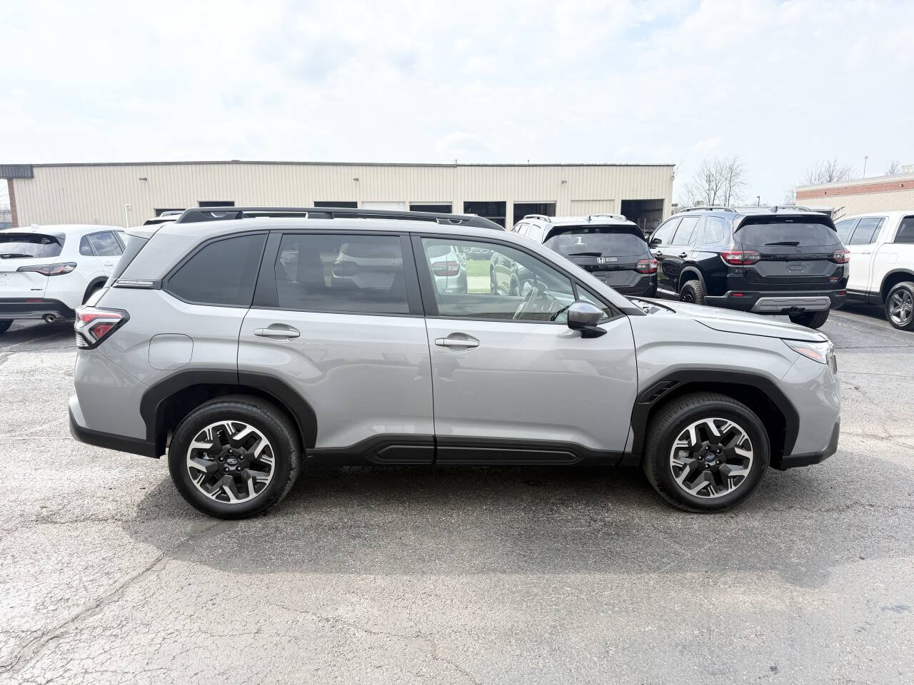 Used 2025 Subaru Forester Premium AWD/4WD image 5